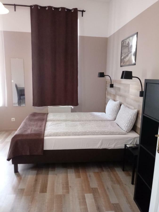 Promenade Panzio Bed & Breakfast Miskolc Bagian luar foto