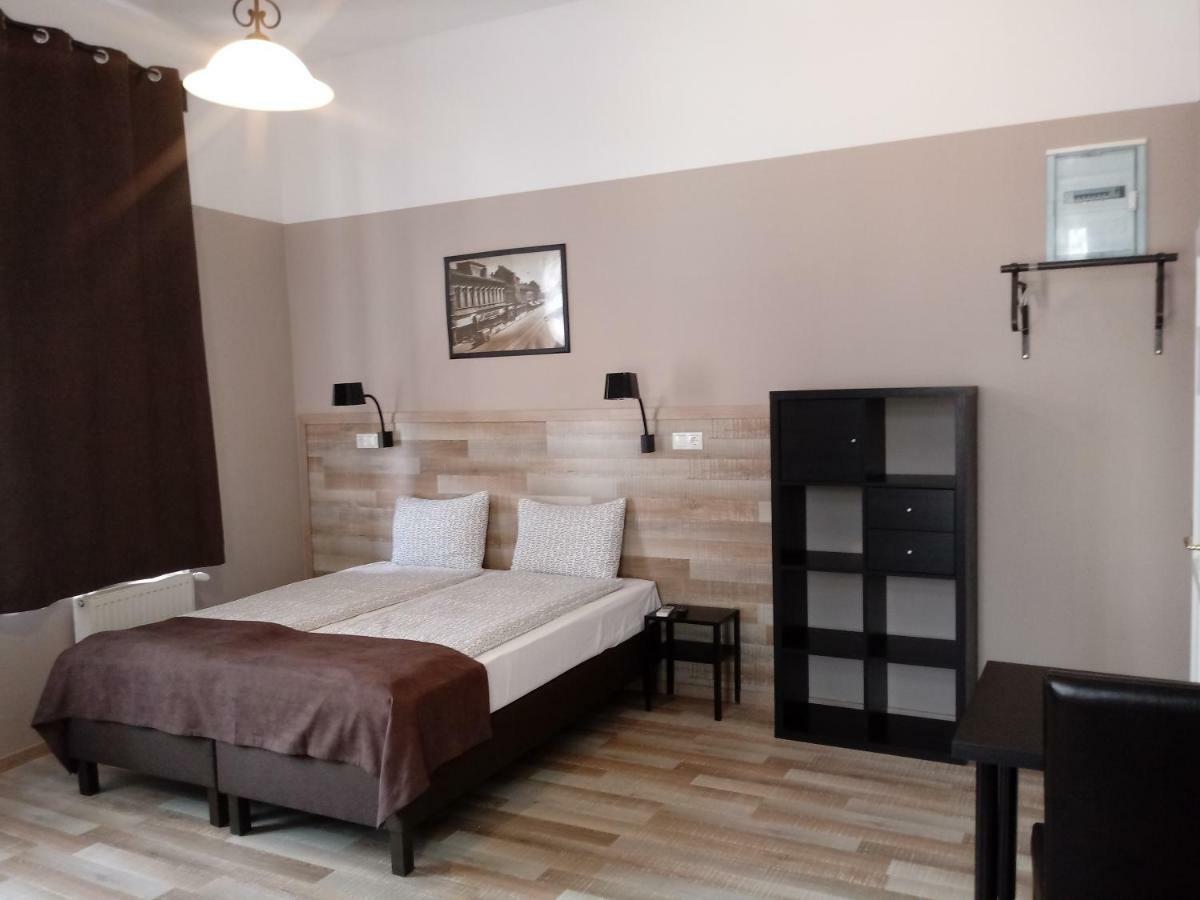 Promenade Panzio Bed & Breakfast Miskolc Bagian luar foto