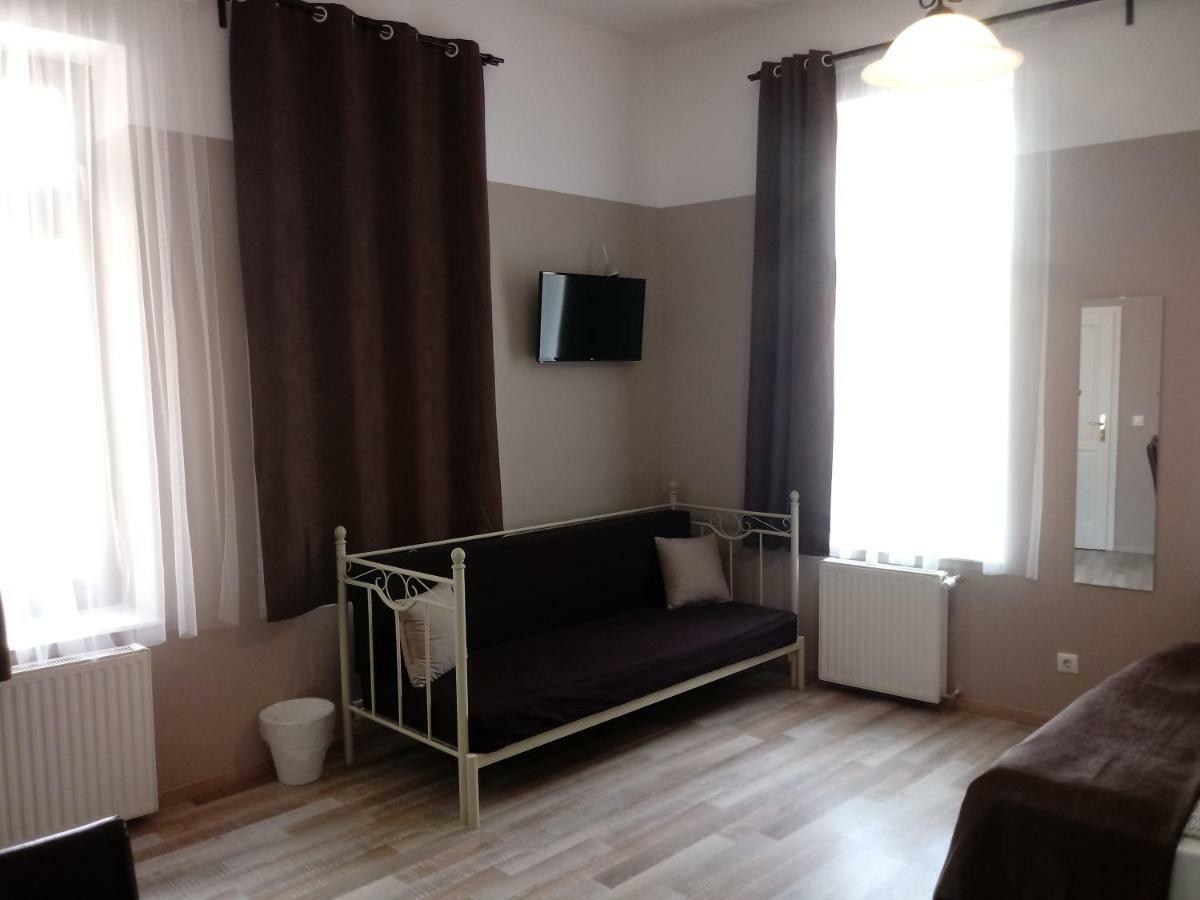 Promenade Panzio Bed & Breakfast Miskolc Bagian luar foto