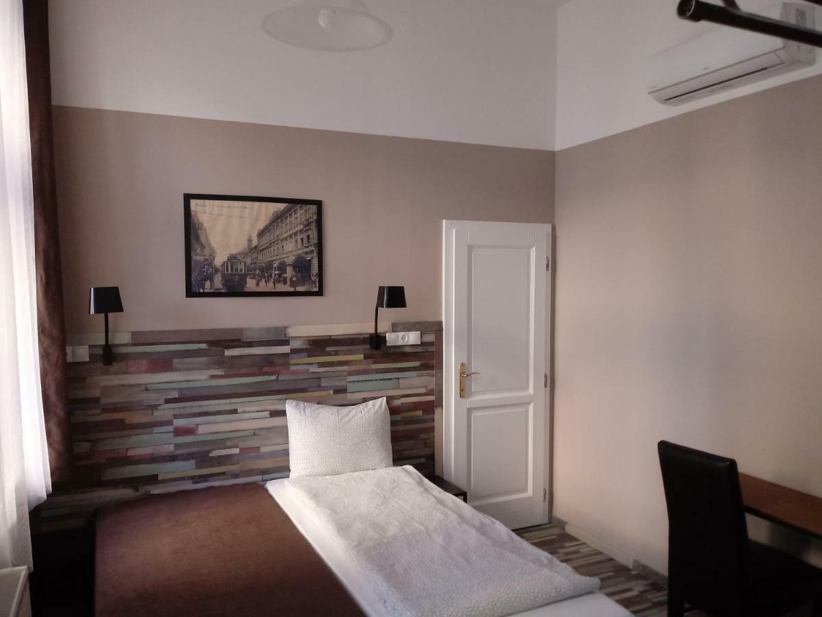 Promenade Panzio Bed & Breakfast Miskolc Bagian luar foto