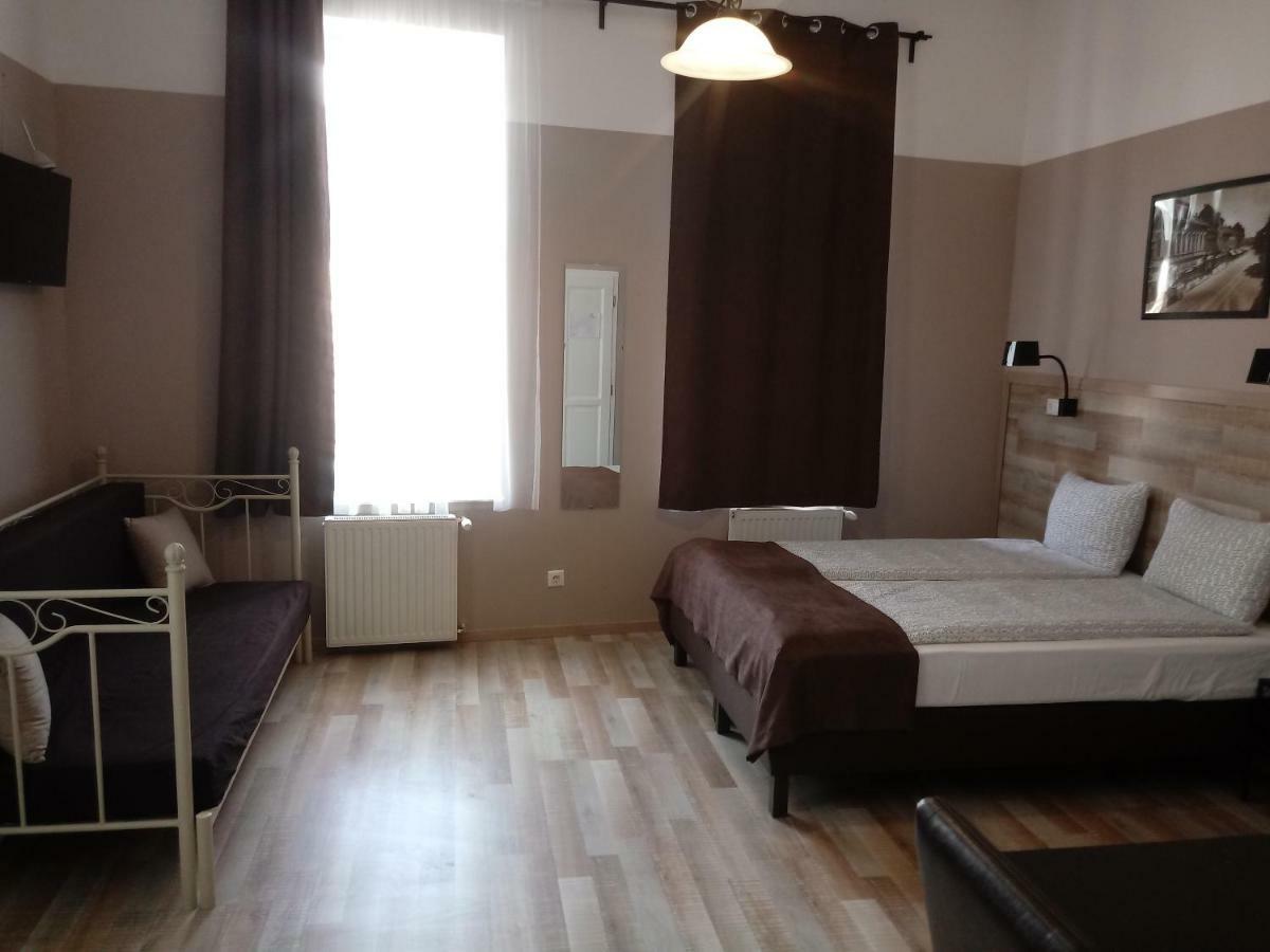 Promenade Panzio Bed & Breakfast Miskolc Bagian luar foto