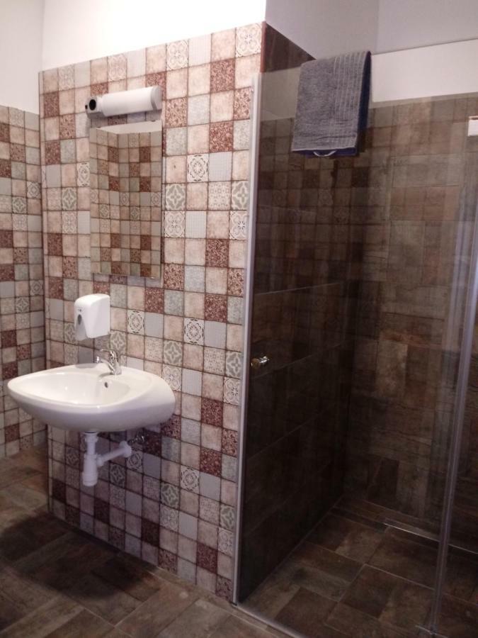 Promenade Panzio Bed & Breakfast Miskolc Bagian luar foto