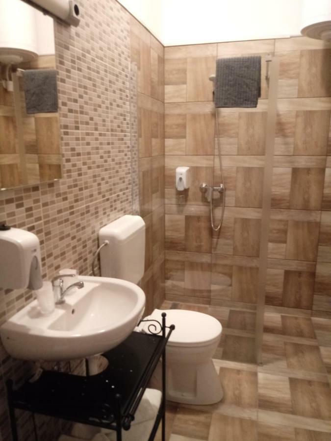 Promenade Panzio Bed & Breakfast Miskolc Bagian luar foto