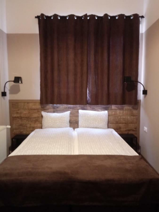 Promenade Panzio Bed & Breakfast Miskolc Bagian luar foto