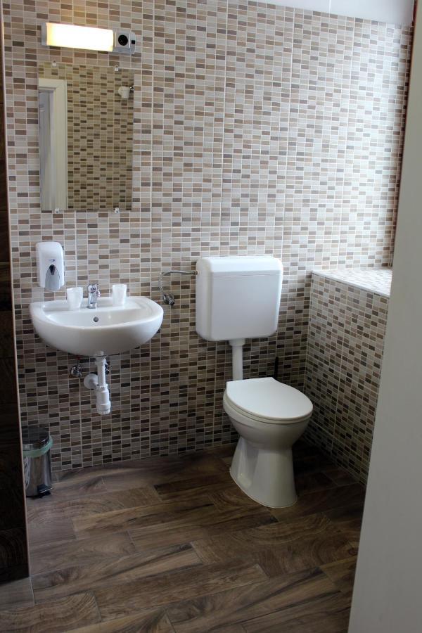 Promenade Panzio Bed & Breakfast Miskolc Bagian luar foto