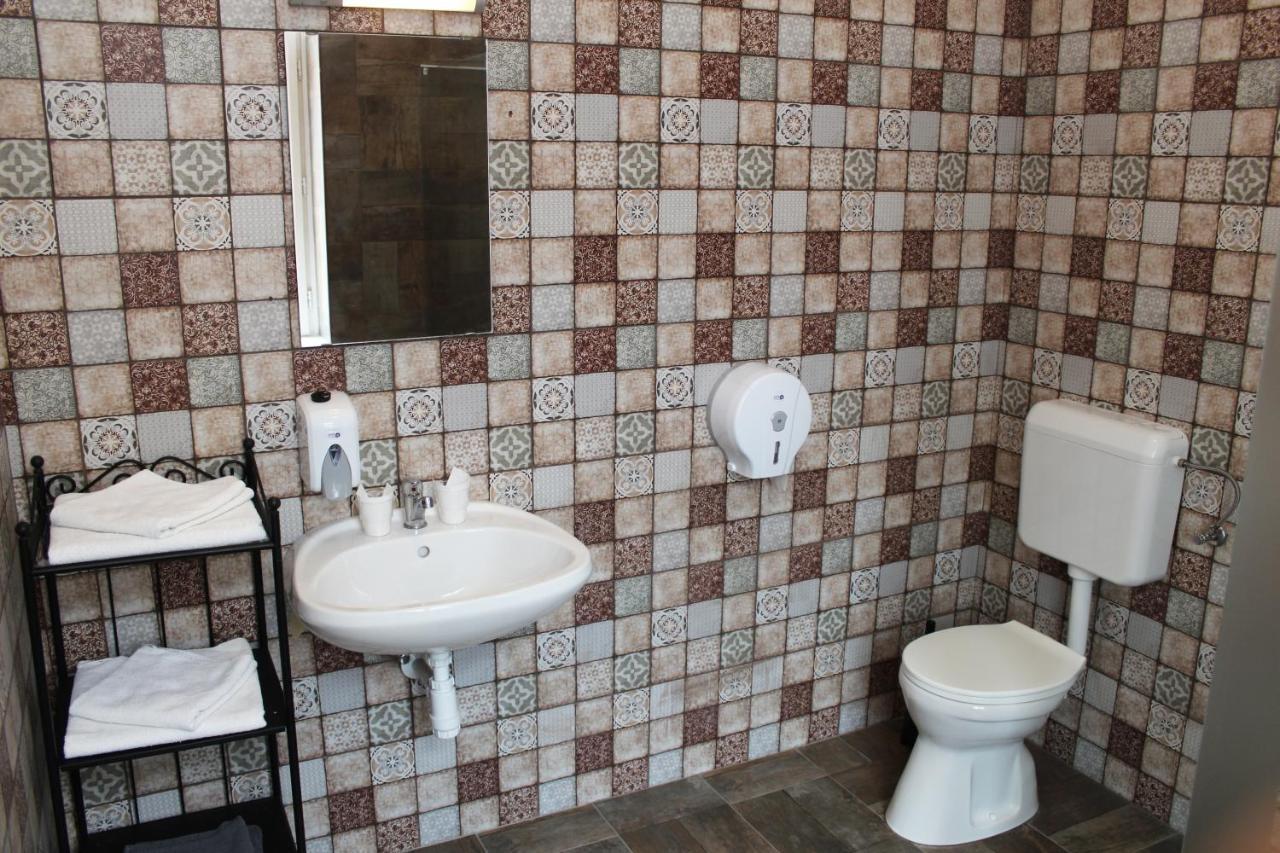 Promenade Panzio Bed & Breakfast Miskolc Bagian luar foto