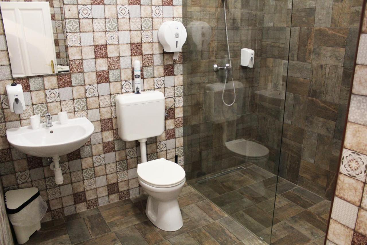 Promenade Panzio Bed & Breakfast Miskolc Bagian luar foto